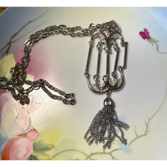 Vintage 70's Articulated Silver tone Tassel Pendant Necklace - Picture 1 of 10